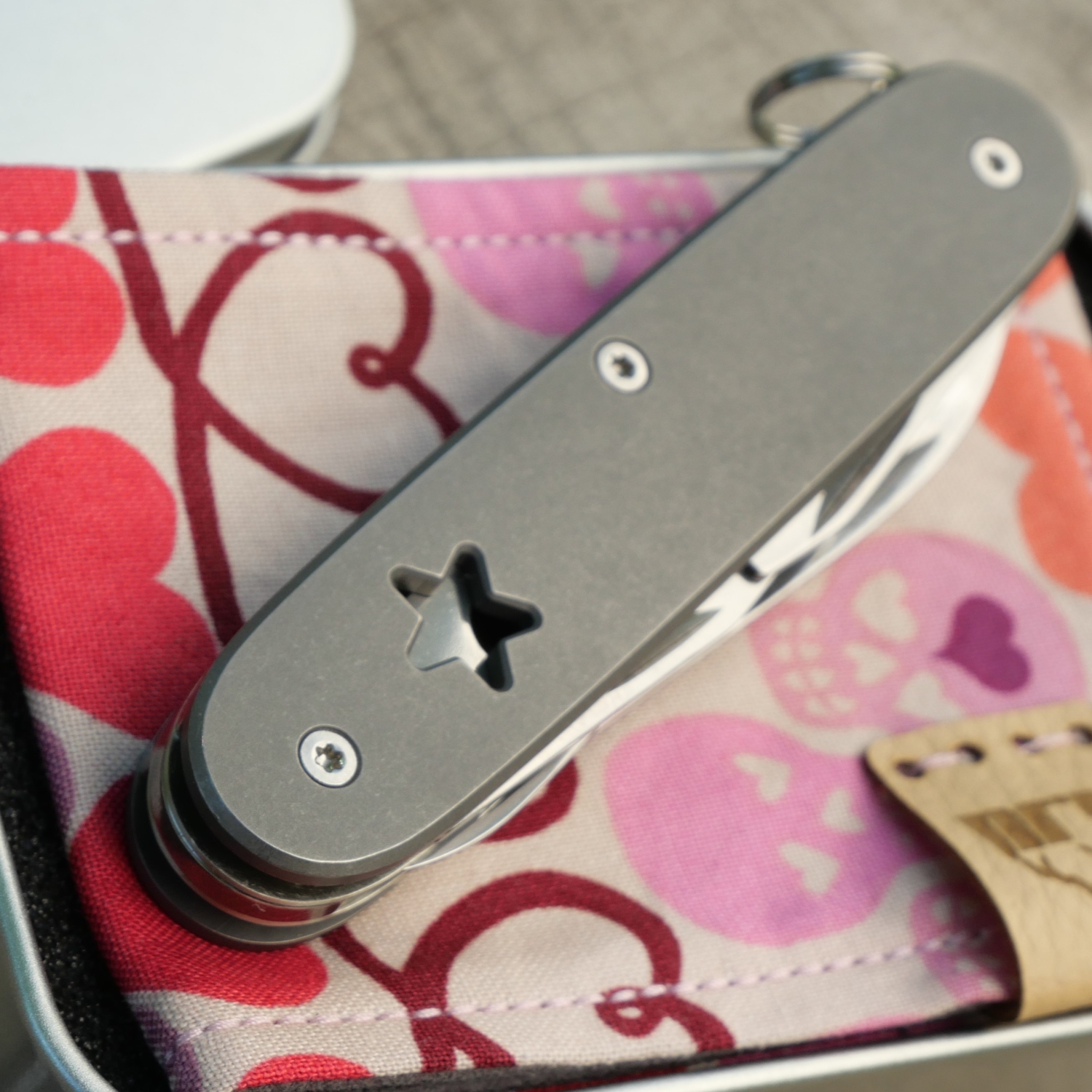 TITAN - slim line - star cutout, used wash - Griffschalen oder fertig montiertes Taschenmesser - Titan Grade 5  (Ti 6AI 4V)  - 93mm